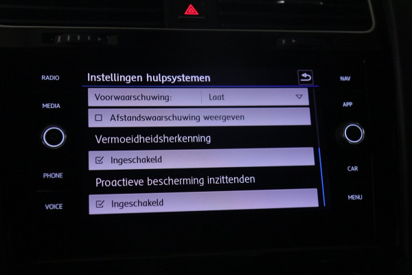 Volkswagen Golf 1.5 TSI Highline Business R Pano/Carplay/Cam/Navi/Vol
