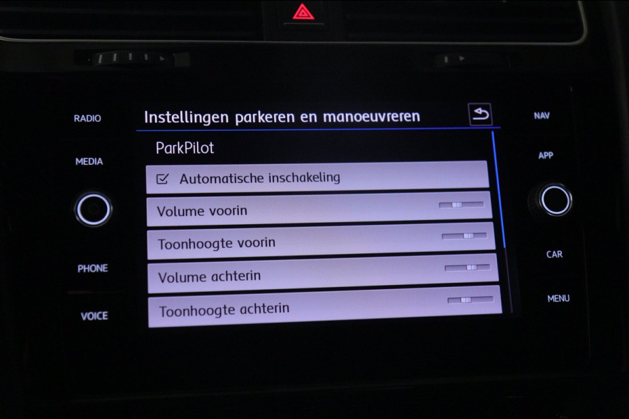 Volkswagen Golf 1.5 TSI Highline Business R Pano/Carplay/Cam/Navi/Vol