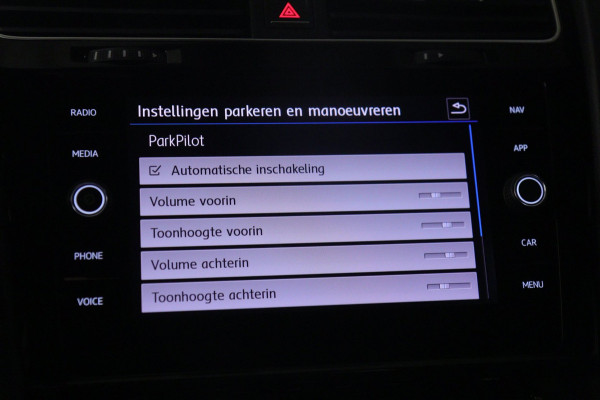 Volkswagen Golf 1.5 TSI Highline Business R Pano/Carplay/Cam/Navi/Vol