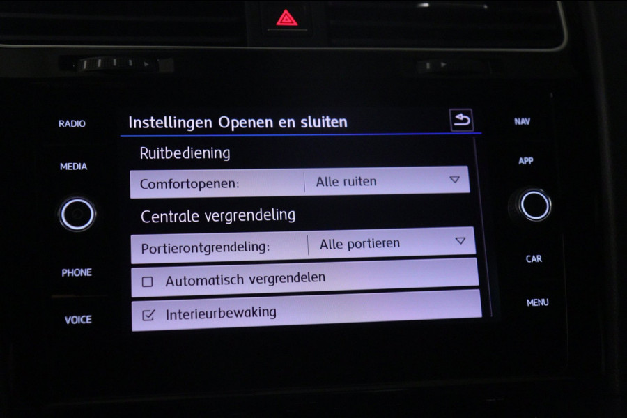 Volkswagen Golf 1.5 TSI Highline Business R Pano/Carplay/Cam/Navi/Vol