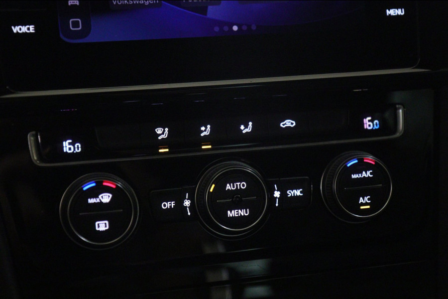 Volkswagen Golf 1.5 TSI Highline Business R Pano/Carplay/Cam/Navi/Vol