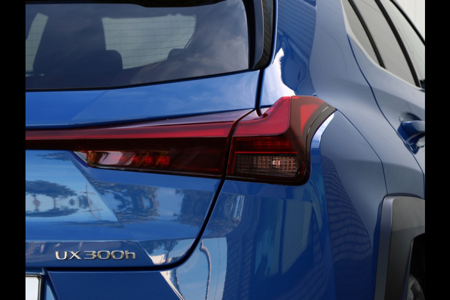 Lexus UX 300h Luxury Line | Leder | Premium Navi | El Achterklep