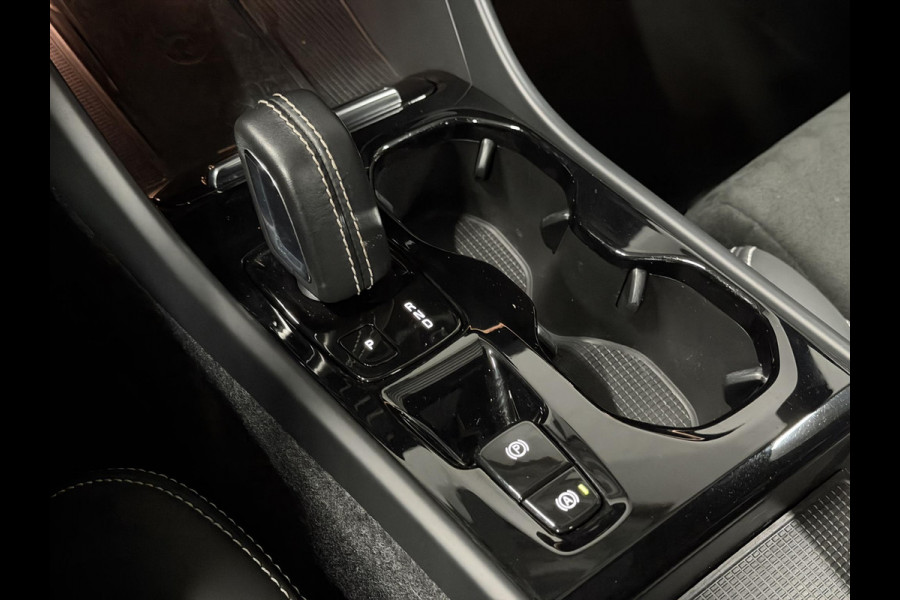 Volvo XC40 1.5 T5 Recharge R-Design Open dak | Stuur-/stoelverwarming | Harman/Kardon | Cruise-/climate control | Achteruitrij camera | Carplay