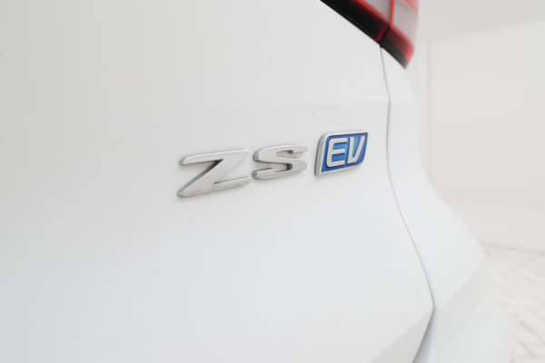 MG Mg zs ev EV Long Range Luxury 70 kWh Panorama, 360 camera, Apple carplay!