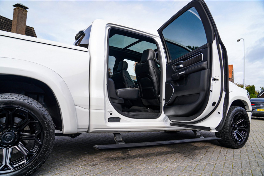Dodge Ram 1500 5.7 V8 4x4 Crew Cab Longhorn Laramie | Stoelkoeling/verwarming | Panorama | Luchtvering | 360cam | Treeplank | LPG