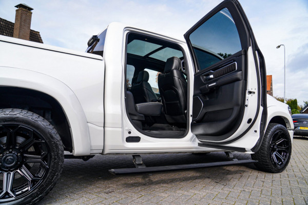 Dodge Ram 1500 5.7 V8 4x4 Crew Cab Longhorn Laramie | Stoelkoeling/verwarming | Panorama | Luchtvering | 360cam | Treeplank | LPG