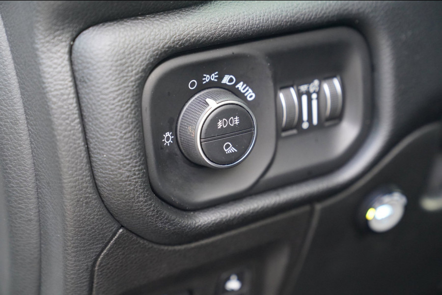 Dodge Ram 1500 5.7 V8 4x4 Crew Cab Longhorn Laramie | Stoelkoeling/verwarming | Panorama | Luchtvering | 360cam | Treeplank | LPG