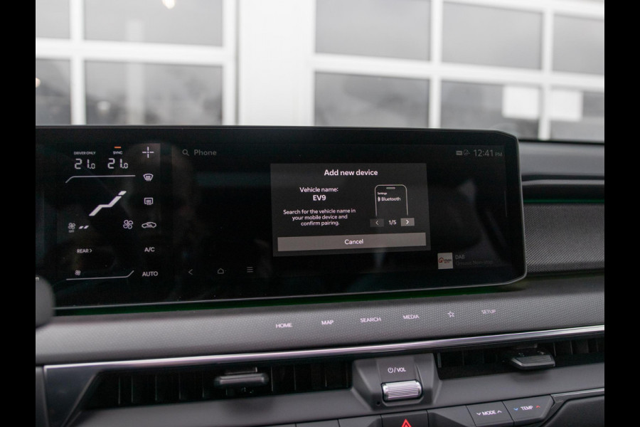 Kia EV9 GT-Line AWD 99.8 kWh | Actieprijs* | Navi. | Clima. | Dodehoekcamera | Intelligente Parkeerassistentie | Massagefunctie | GT-Line Vegan Lederen Stoelbekleding | Premium Sound System | Zonnedak met Schuif-/Kantelfunctie