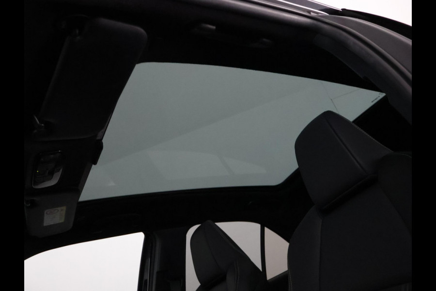 Toyota Yaris Cross 1.5 Hybrid 130 Launch Edition | Stuur- & Stoelverwarming | Panoramadak | Dodehoek detectie | Parkeersensoren | Navigatie | Elektrische kofferbak | HUD |