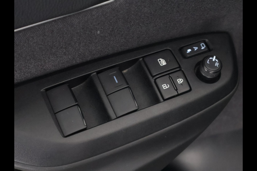 Toyota Yaris Cross 1.5 Hybrid 130 Launch Edition | Stuur- & Stoelverwarming | Panoramadak | Dodehoek detectie | Parkeersensoren | Navigatie | Elektrische kofferbak | HUD |