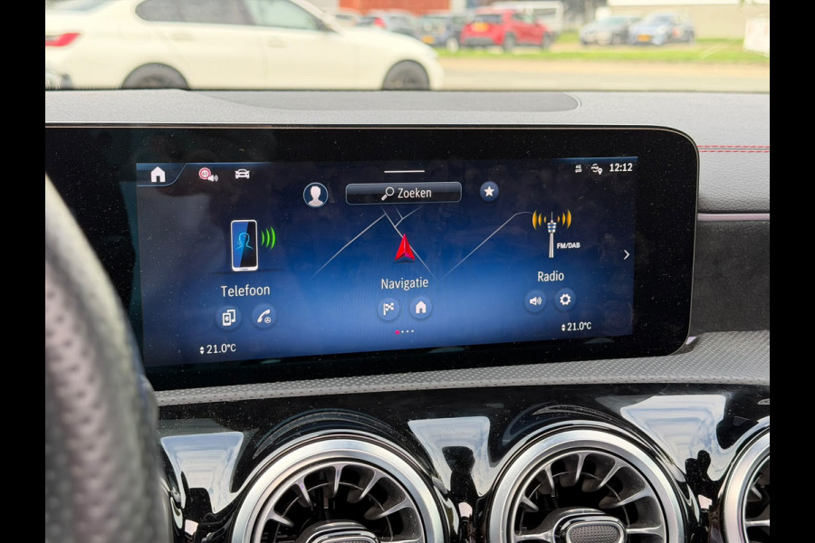 Mercedes-Benz CLA-Klasse 250 e Star Edition AMG | Panoramadak | Stoelverwarming | Camera | Cruise Control | Keyless | Apple Carplay | Ambiance Verlichting | Navigatie | Grootlichtassistent | LED | SOH 93,86%
