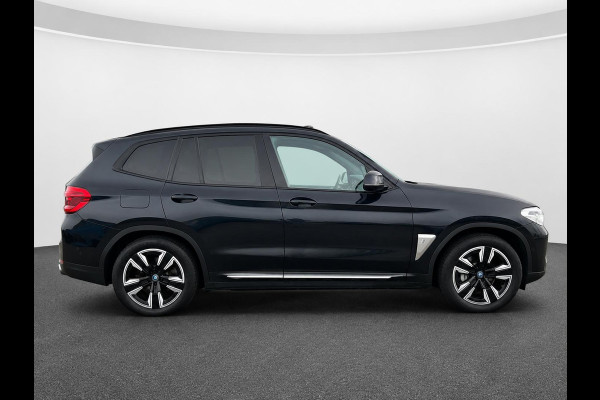BMW iX3 High Executive Edition 80 kWh SOH 98,6% Panoramadak Trekhaak Navigatie Apple CarPlay Android Auto Camera Parkeerhulp Adaptive Cruise Control Stoelverwarming Full Led Leder Climate Control Lichtmetalen velgen