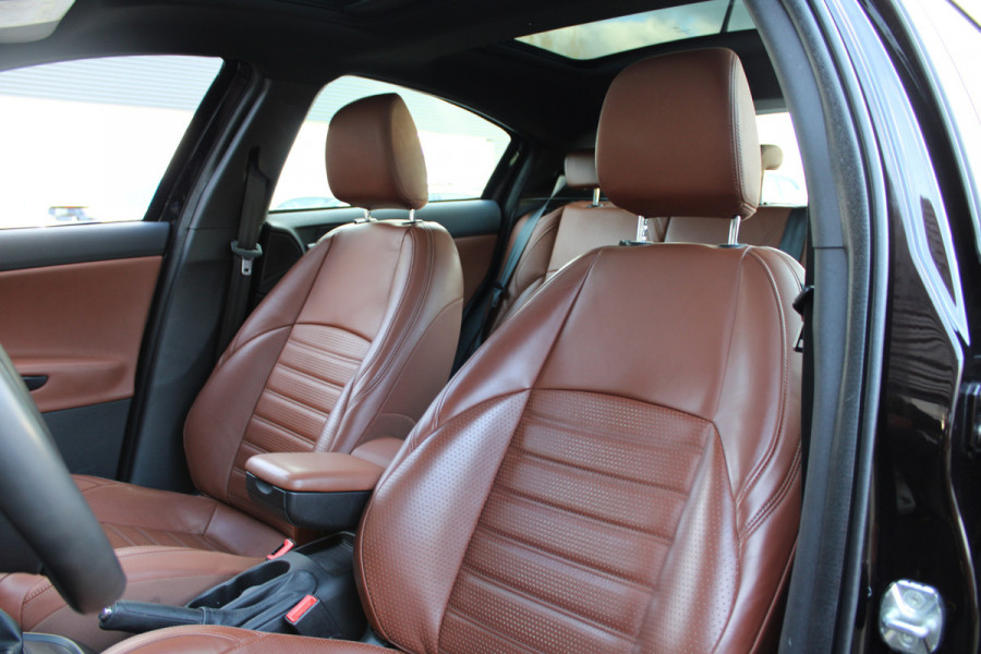 Alfa Romeo Giulietta 1.4 Turbo MultiAir Super 170pk TCT│18'' velgen│Leer│Clima│Cruise│Navi