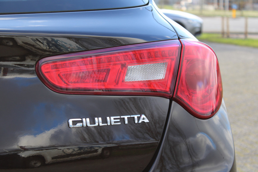 Alfa Romeo Giulietta 1.4 Turbo MultiAir Super 170pk TCT│18'' velgen│Leer│Clima│Cruise│Navi