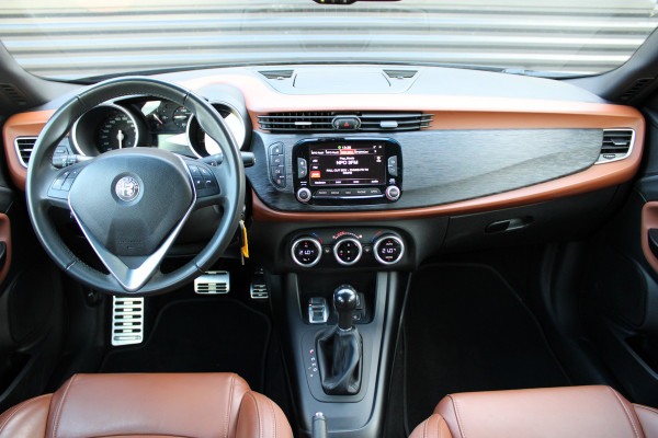 Alfa Romeo Giulietta 1.4 Turbo MultiAir Super 170pk TCT│18'' velgen│Leer│Clima│Cruise│Navi