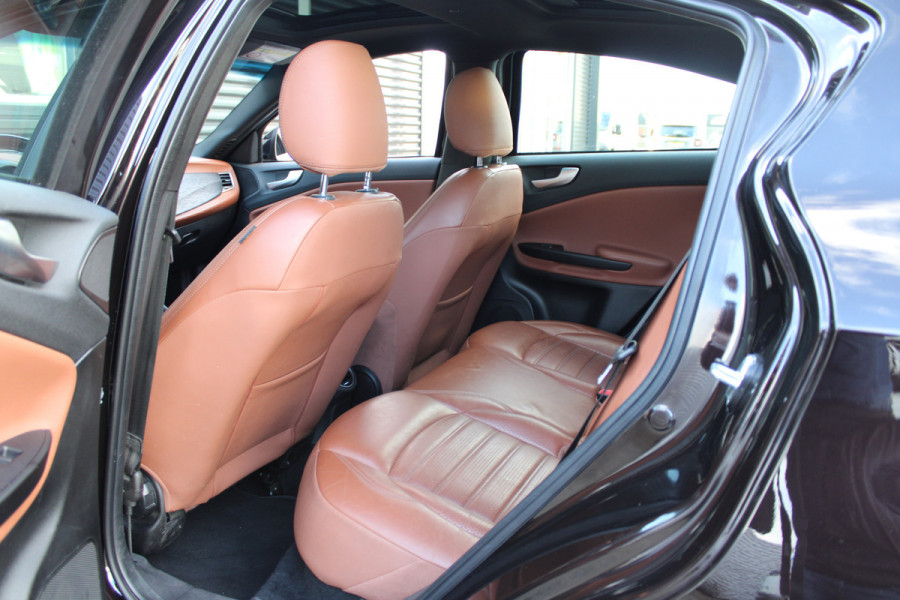 Alfa Romeo Giulietta 1.4 Turbo MultiAir Super 170pk TCT│18'' velgen│Leer│Clima│Cruise│Navi