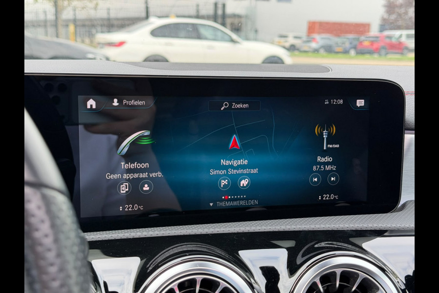 Mercedes-Benz CLA-Klasse 200 Business Solution AMG | Magno | Panoramadak | Memory Seats | Multiebeam | Stoelverwarming | Keyless | Apple Carplay | Camera | Midline Sound | Ambiance Verlichting | Adaptive Cruise Control |