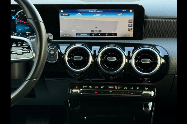 Mercedes-Benz A-Klasse 250 e Advantage 218 Pk SOH 95% | Widescreen | Navigatie | Cruise | Camera | Clima | Lichtmetaal.
