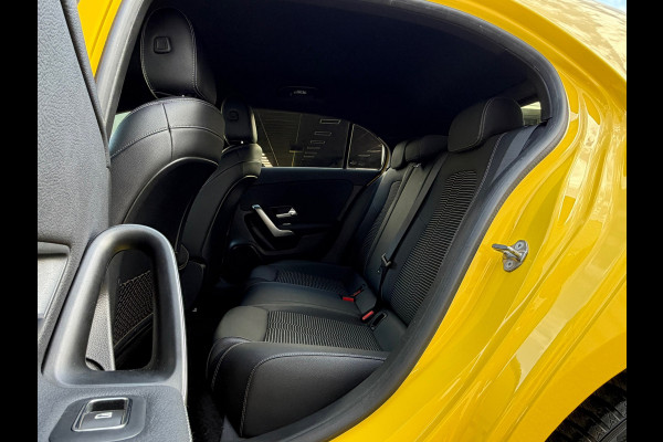Mercedes-Benz A-Klasse 250 e Advantage 218 Pk SOH 95% | Widescreen | Navigatie | Cruise | Camera | Clima | Lichtmetaal.