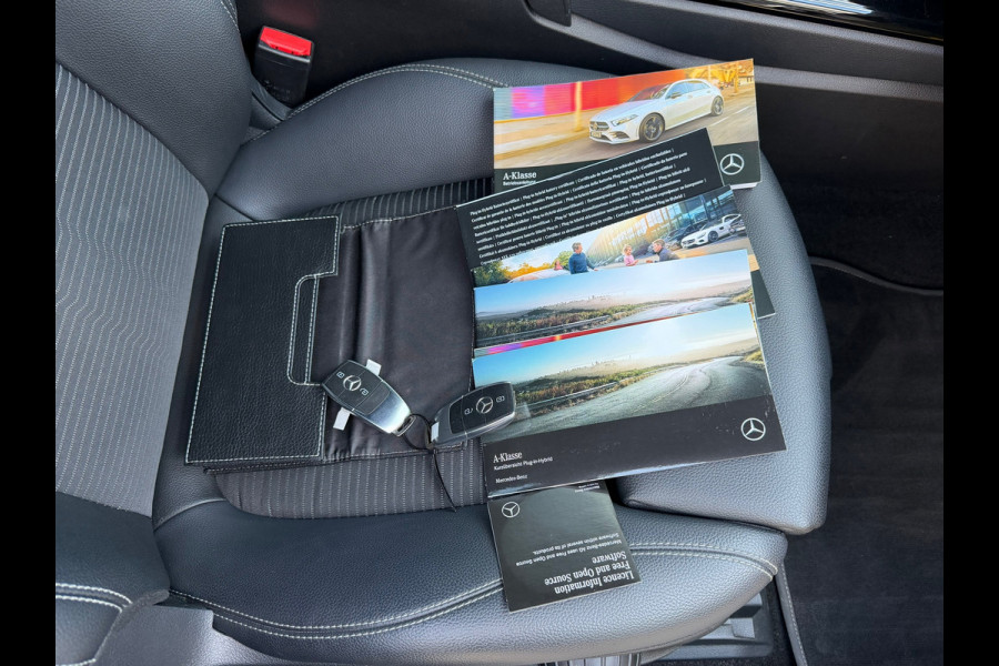 Mercedes-Benz A-Klasse 250 e Advantage 218 Pk SOH 95% | Widescreen | Navigatie | Cruise | Camera | Clima | Lichtmetaal.