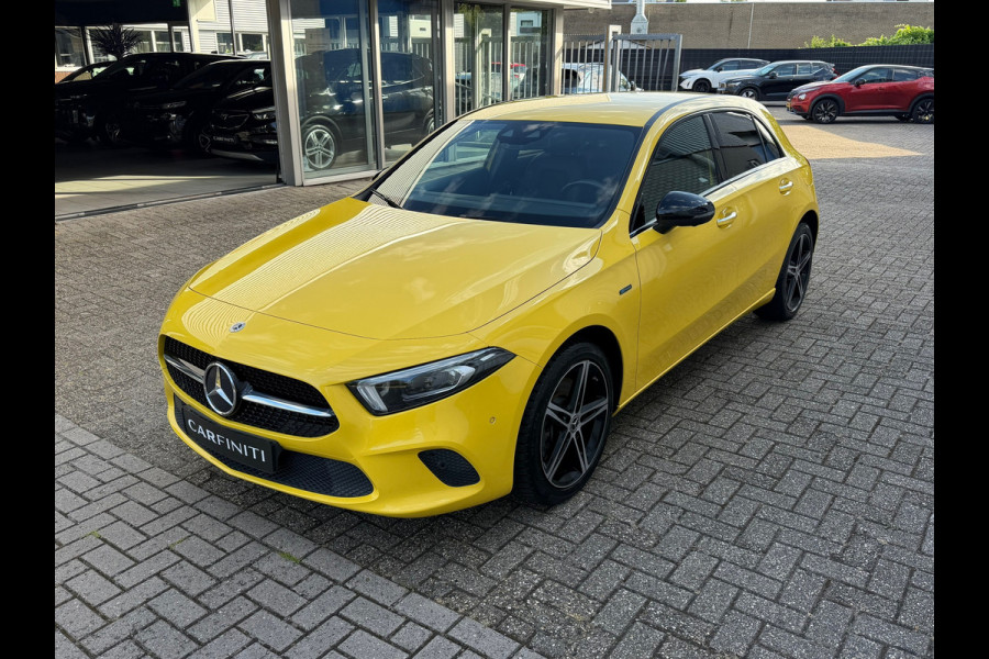 Mercedes-Benz A-Klasse 250 e Advantage 218 Pk SOH 95% | Widescreen | Navigatie | Cruise | Camera | Clima | Lichtmetaal.