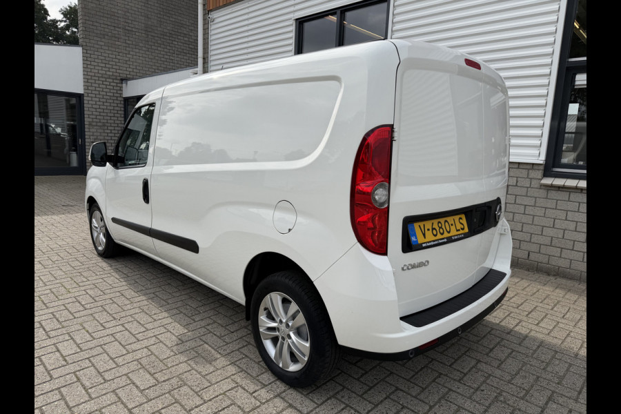 Opel Combo 1.6 CDTi 105pk L2H1 Sport / vaste prijs rijklaar € 8.950 ex btw / euro 6 / bpm vrij / lease vanaf € 151 / airco / cruise control / pdc achter / stoelverwarming / armsteun