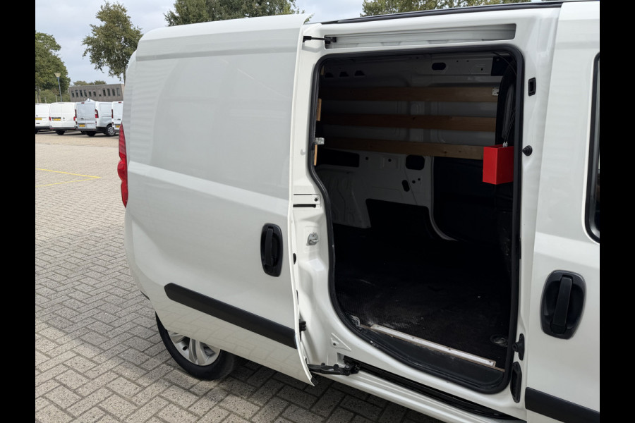 Opel Combo 1.6 CDTi 105pk L2H1 Sport / vaste prijs rijklaar € 8.950 ex btw / euro 6 / bpm vrij / lease vanaf € 151 / airco / cruise control / pdc achter / stoelverwarming / armsteun