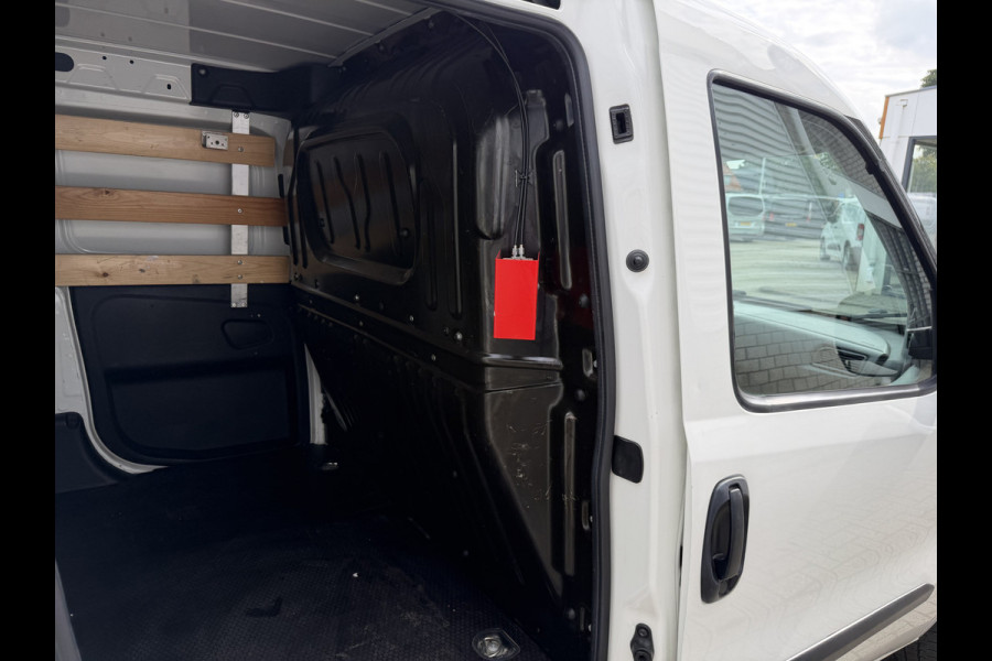 Opel Combo 1.6 CDTi 105pk L2H1 Sport / vaste prijs rijklaar € 8.950 ex btw / euro 6 / bpm vrij / lease vanaf € 151 / airco / cruise control / pdc achter / stoelverwarming / armsteun