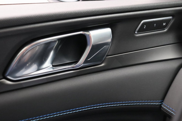 Lynk & Co 01 1.5 261PK Plug-in Hybrid *Zwarte Hemel* 360 Camera Pano/dak Apple/Carplay Adaptive/Cruise