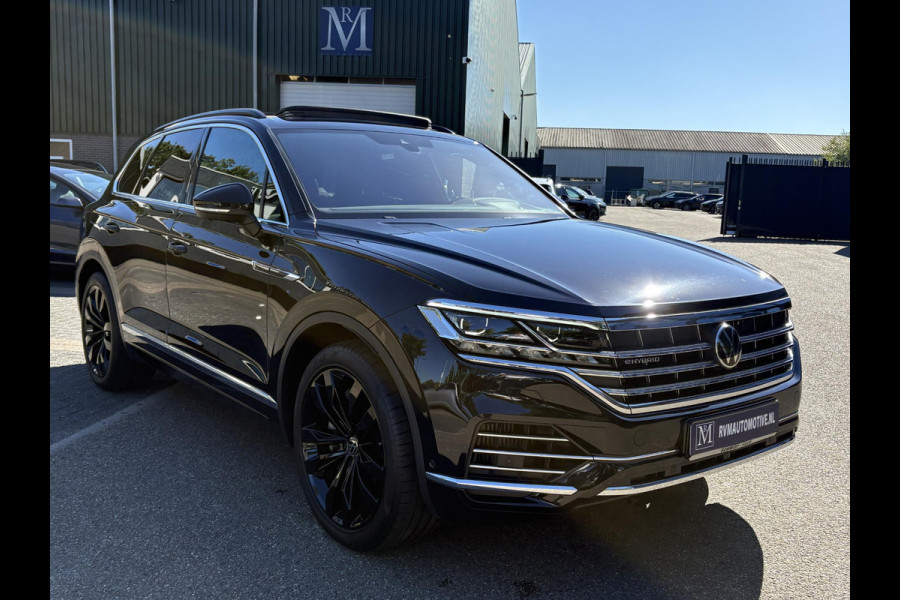Volkswagen Touareg 3.0 TSI Elegance VAN: 56.900,- VOOR: 52.877,- UW HERFSTVOORDEEL: 4.023,- EURO | LUCHTVERING| ELEK. TREKHAAK| LEDER| PANO | STOELVENTILATIE + MASSAGE| ACHTERBANK VERWARMD| MEMORY STOEL| 360 CAMERA| MEGA VOL!|