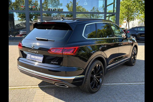 Volkswagen Touareg 3.0 TSI Elegance VAN: 56.900,- VOOR: 52.877,- UW HERFSTVOORDEEL: 4.023,- EURO | LUCHTVERING| ELEK. TREKHAAK| LEDER| PANO | STOELVENTILATIE + MASSAGE| ACHTERBANK VERWARMD| MEMORY STOEL| 360 CAMERA| MEGA VOL!|