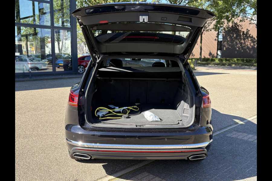 Volkswagen Touareg 3.0 TSI Elegance VAN: 56.900,- VOOR: 52.877,- UW HERFSTVOORDEEL: 4.023,- EURO | LUCHTVERING| ELEK. TREKHAAK| LEDER| PANO | STOELVENTILATIE + MASSAGE| ACHTERBANK VERWARMD| MEMORY STOEL| 360 CAMERA| MEGA VOL!|