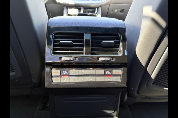 Volkswagen Touareg 3.0 TSI Elegance VAN: 56.900,- VOOR: 52.877,- UW HERFSTVOORDEEL: 4.023,- EURO | LUCHTVERING| ELEK. TREKHAAK| LEDER| PANO | STOELVENTILATIE + MASSAGE| ACHTERBANK VERWARMD| MEMORY STOEL| 360 CAMERA| MEGA VOL!|