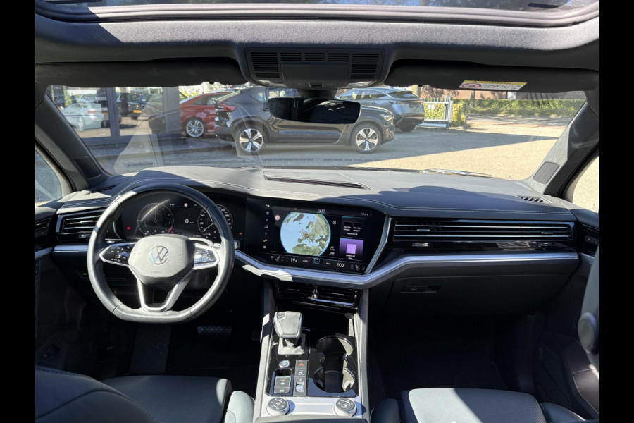 Volkswagen Touareg 3.0 TSI Elegance VAN: 56.900,- VOOR: 52.877,- UW HERFSTVOORDEEL: 4.023,- EURO | LUCHTVERING| ELEK. TREKHAAK| LEDER| PANO | STOELVENTILATIE + MASSAGE| ACHTERBANK VERWARMD| MEMORY STOEL| 360 CAMERA| MEGA VOL!|