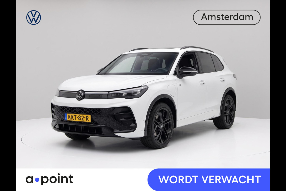 Volkswagen Tiguan 1.5 eHybrid R-Line Edition 204 pk Automaat (DSG) | Verlengde garantie | Navigatie | Panoramadak | Trekhaak (wegklapbaar) | Parkeersensoren (Park assist) | Rondomzicht camera | Stoelverwarming | R-Line |