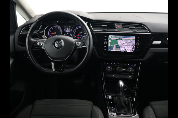 Volkswagen Touran 1.5 TSI 150 PK DSG AUT. 7-PERS HIGHLINE + TREKHAAK | ADAPTIVE CRUISE | MASSAGE | CAMERA | STOELVERW.