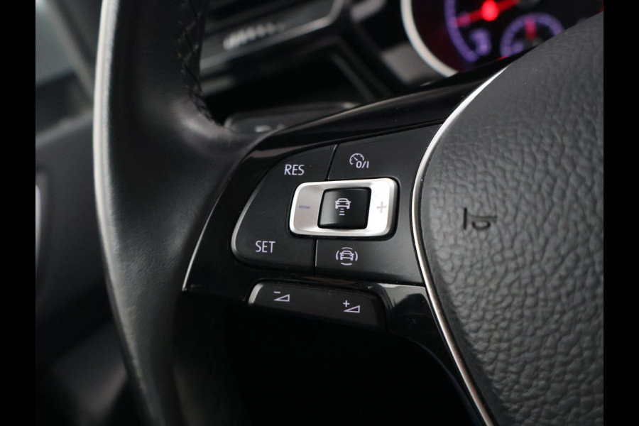 Volkswagen Touran 1.5 TSI 150 PK DSG AUT. 7-PERS HIGHLINE + TREKHAAK | ADAPTIVE CRUISE | MASSAGE | CAMERA | STOELVERW.