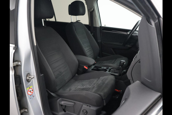 Volkswagen Touran 1.5 TSI 150 PK DSG AUT. 7-PERS HIGHLINE + TREKHAAK | ADAPTIVE CRUISE | MASSAGE | CAMERA | STOELVERW.