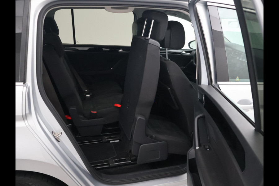 Volkswagen Touran 1.5 TSI 150 PK DSG AUT. 7-PERS HIGHLINE + TREKHAAK | ADAPTIVE CRUISE | MASSAGE | CAMERA | STOELVERW.