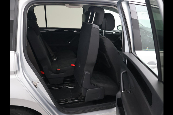 Volkswagen Touran 1.5 TSI 150 PK DSG AUT. 7-PERS HIGHLINE + TREKHAAK | ADAPTIVE CRUISE | MASSAGE | CAMERA | STOELVERW.