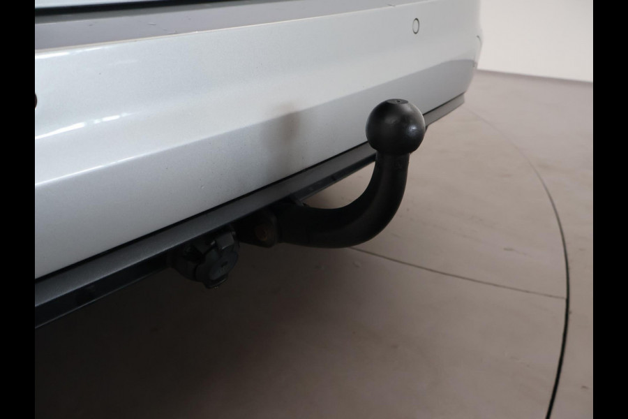 Volkswagen Touran 1.5 TSI 150 PK DSG AUT. 7-PERS HIGHLINE + TREKHAAK | ADAPTIVE CRUISE | MASSAGE | CAMERA | STOELVERW.