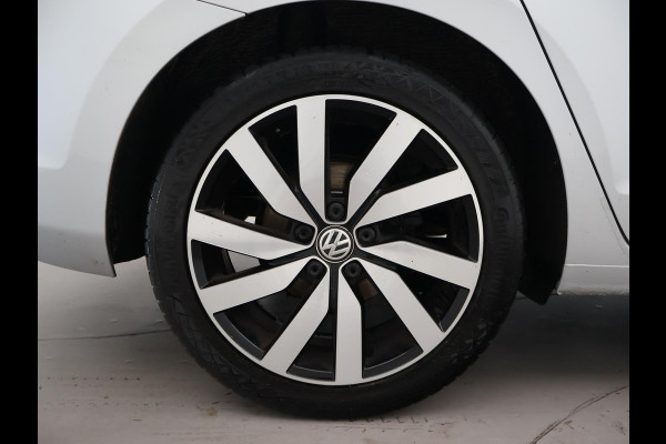 Volkswagen Touran 1.5 TSI 150 PK DSG AUT. 7-PERS HIGHLINE + TREKHAAK | ADAPTIVE CRUISE | MASSAGE | CAMERA | STOELVERW.