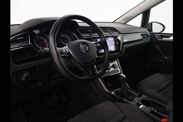 Volkswagen Touran 1.5 TSI 150 PK DSG AUT. 7-PERS HIGHLINE + TREKHAAK | ADAPTIVE CRUISE | MASSAGE | CAMERA | STOELVERW.