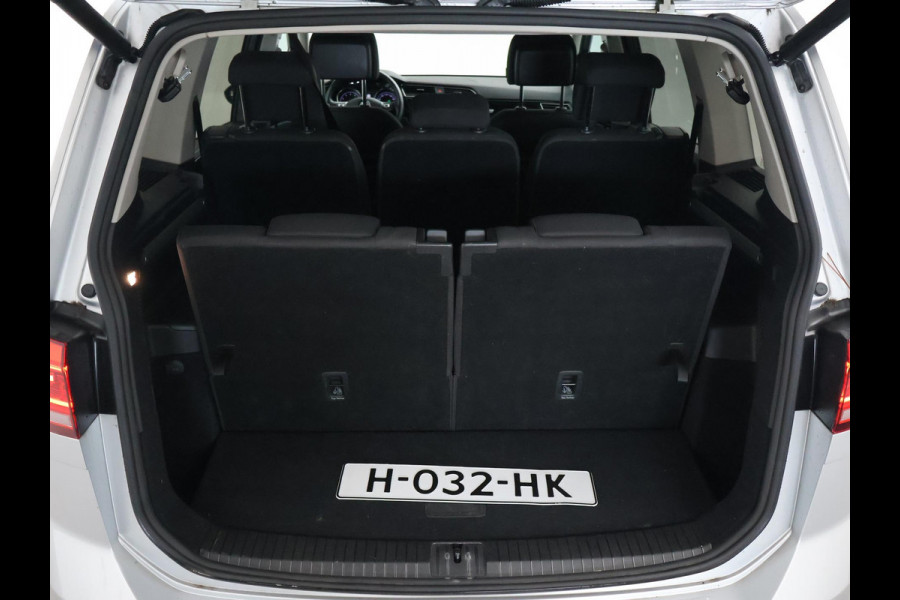 Volkswagen Touran 1.5 TSI 150 PK DSG AUT. 7-PERS HIGHLINE + TREKHAAK | ADAPTIVE CRUISE | MASSAGE | CAMERA | STOELVERW.