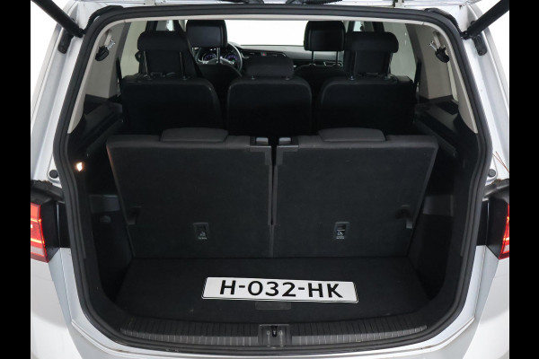 Volkswagen Touran 1.5 TSI 150 PK DSG AUT. 7-PERS HIGHLINE + TREKHAAK | ADAPTIVE CRUISE | MASSAGE | CAMERA | STOELVERW.