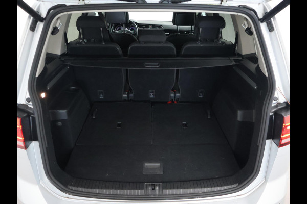 Volkswagen Touran 1.5 TSI 150 PK DSG AUT. 7-PERS HIGHLINE + TREKHAAK | ADAPTIVE CRUISE | MASSAGE | CAMERA | STOELVERW.