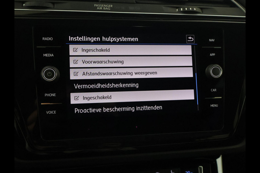 Volkswagen Touran 1.5 TSI 150 PK DSG AUT. 7-PERS HIGHLINE + TREKHAAK | ADAPTIVE CRUISE | MASSAGE | CAMERA | STOELVERW.