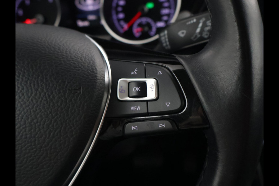 Volkswagen Touran 1.5 TSI 150 PK DSG AUT. 7-PERS HIGHLINE + TREKHAAK | ADAPTIVE CRUISE | MASSAGE | CAMERA | STOELVERW.