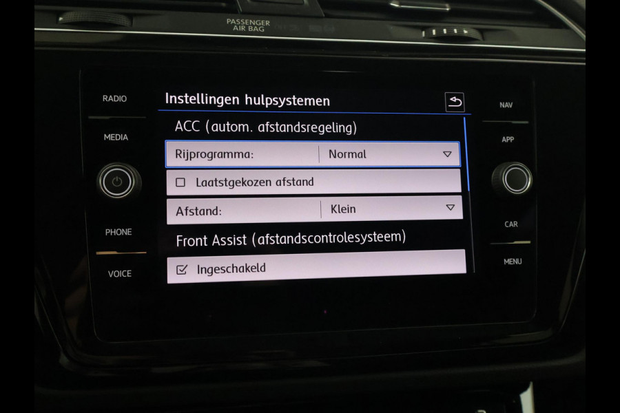 Volkswagen Touran 1.5 TSI 150 PK DSG AUT. 7-PERS HIGHLINE + TREKHAAK | ADAPTIVE CRUISE | MASSAGE | CAMERA | STOELVERW.