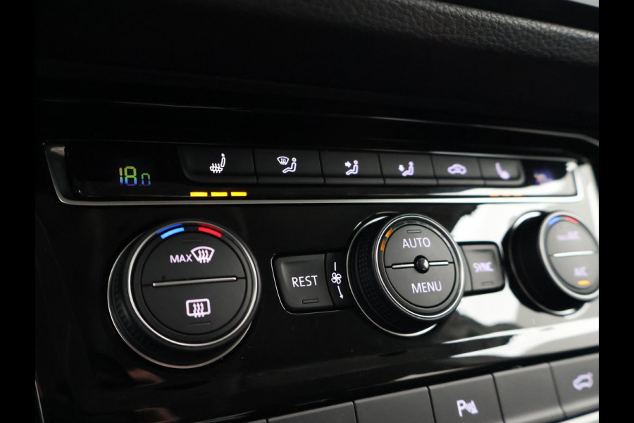 Volkswagen Touran 1.5 TSI 150 PK DSG AUT. 7-PERS HIGHLINE + TREKHAAK | ADAPTIVE CRUISE | MASSAGE | CAMERA | STOELVERW.